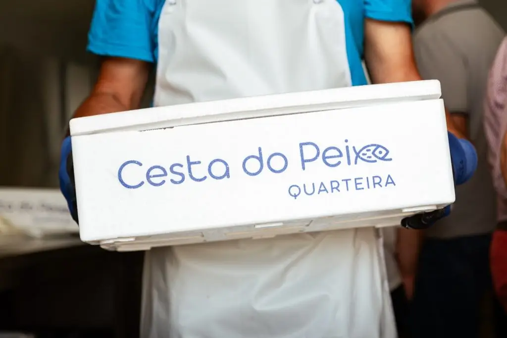 Cesta do Peixe entregue em caixa